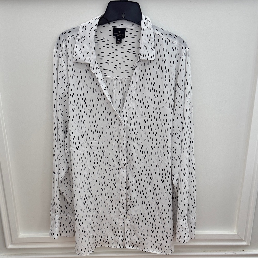 Worthington Black and White Patterned Blouse